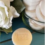SAVON INVITÉ PARFUMÉ À L'HUILE ESSENTIELLE DE ROSE