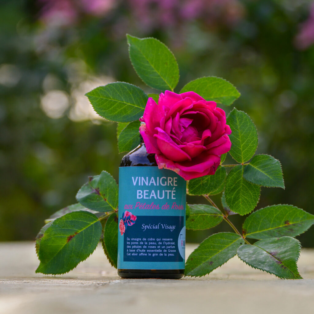 vinaigre de beauté aux pétales de rose les chemins de la rose bio et naturel
