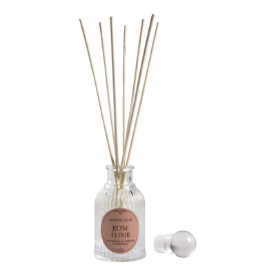 diffuseur de parfum rose élixir flacon transparent avec bâtonnets en bois parfumé - bouquet parfumé mathilde m