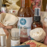 24 idées pour calendrier de l'avent original - thé glacé bio à la rose rose blanche en savon mathilde m pochon parfumé mathilde m